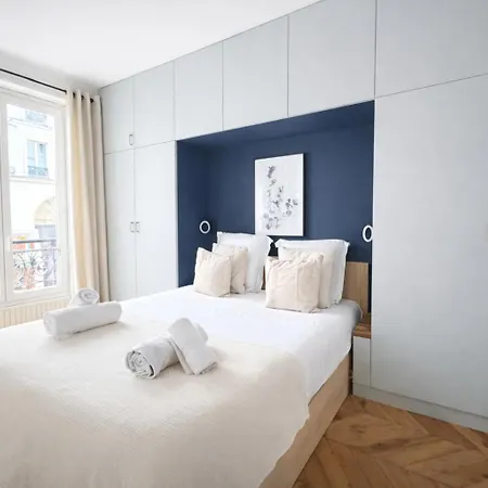 Elegant Au Coeur De Montmartre Apartment