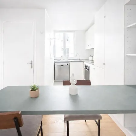 Elegant Au Coeur De Montmartre Apartment