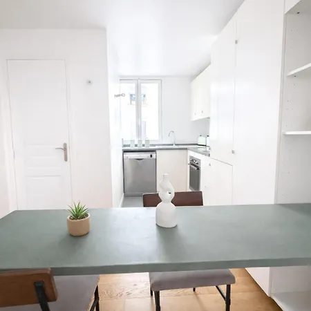 Apartment Elegant Au Coeur De Montmartre